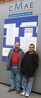 Nel y Yo, el día de la inauguración. En la entrada del CMAE, Avilés. 28-IV-2008.