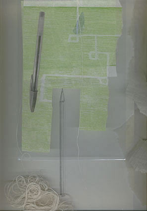 asiento inquieto/incómodo  xilografía sobre orashi, collage, grafito, bolsa de celofán e  hilos de lona sobre papel, 32'5x26'5cms cms, 2006.